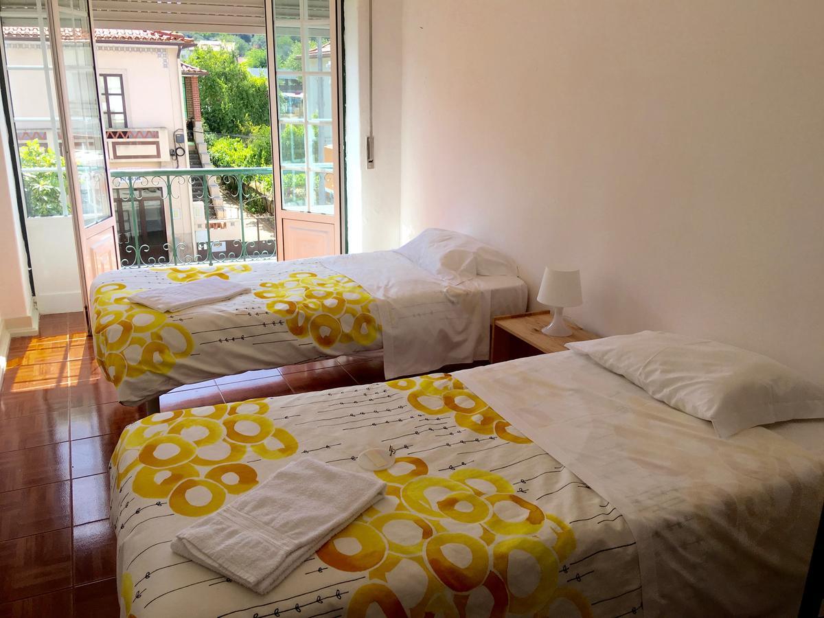 Residencial Avenida Hostel Томар Экстерьер фото